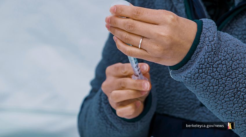 Person prepares vaccination syringe