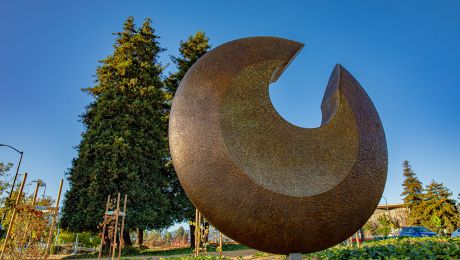 Large bronze sculpture outside, in the shape of a semicircle